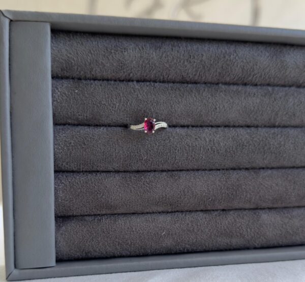Anel cravejado rosa