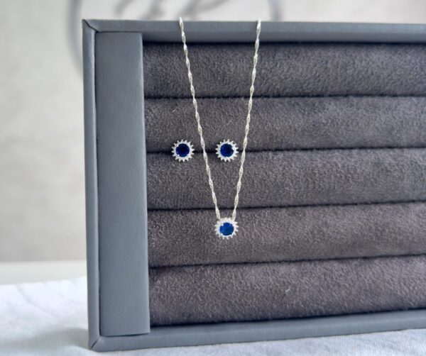Conjunto cravejado pedra azul