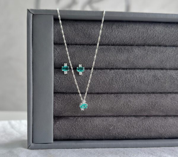 Conjunto cravejado verde agua