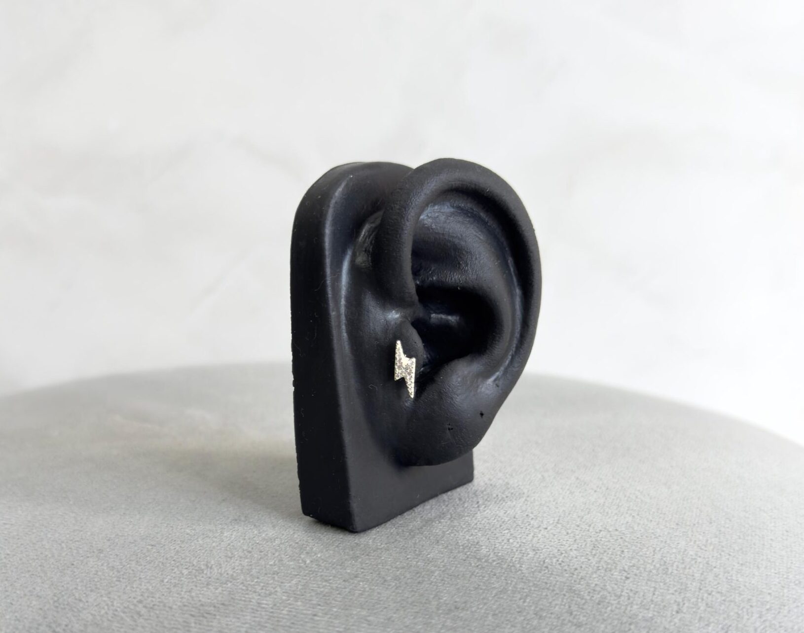 Piercing raio cravejado