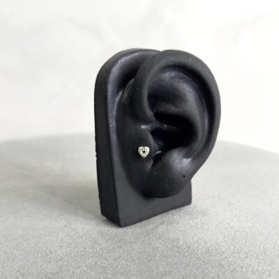 Piercing coração cravejado