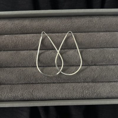 Brinco gota alongada